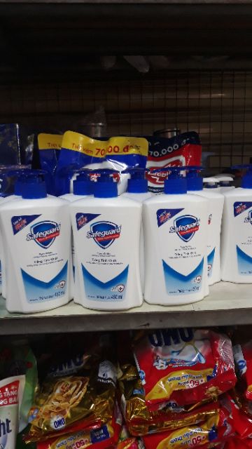 Nước rửa tay safeguard trắng tinh khiết 450ml loại bỏ 99,9% vi khuẩn.