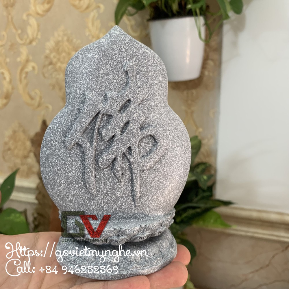 Tượng đá Quan Thế Âm Bồ Tát ngồi đài sen + chữ "Phật" phía sau - Chiều cao 15cm - Màu xám