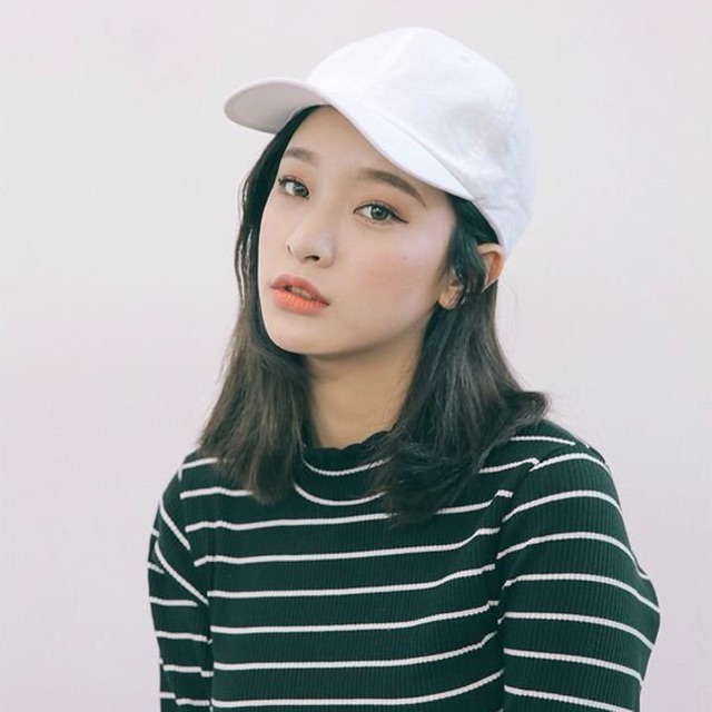Nón lưỡi trai trơn trắng đen
