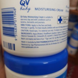 Kem dưỡng ẩm cho bé QV