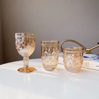 Cốc thuỷ tinh khắc hoa văn ánh sắc