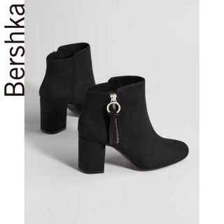 Boots da lộn cao gót Bershka