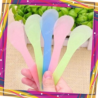 Muỗn, thìa trộn kem lấy sản phẩm