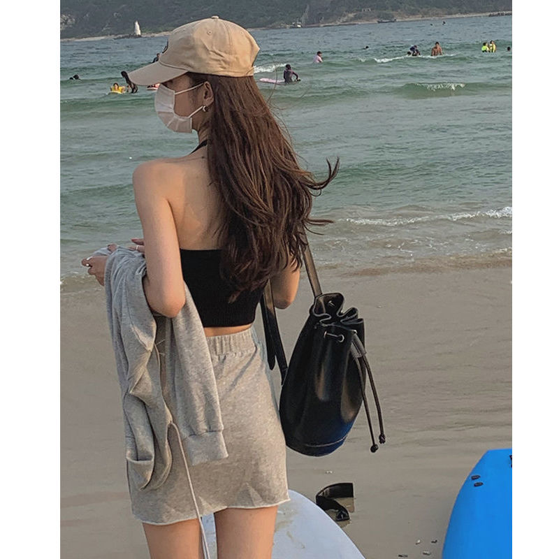 Mùa hè vai xéo thiết kế gợi cảm cảm giác phụ nữ áo yếm không tay dệt kim | BigBuy360 - bigbuy360.vn