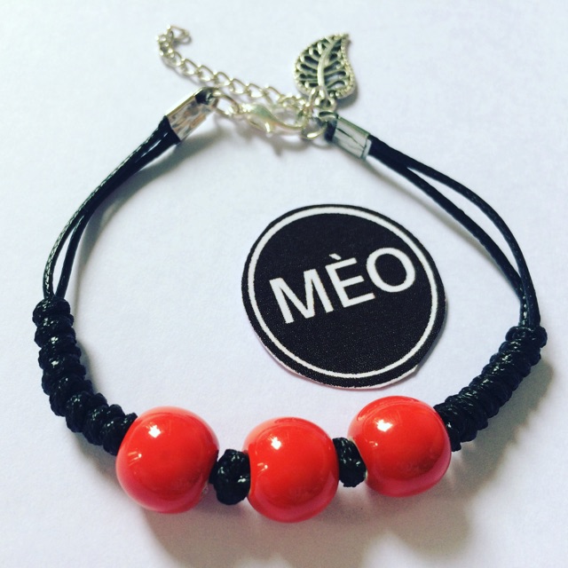 Vòng tay hạt gốm đỏ
