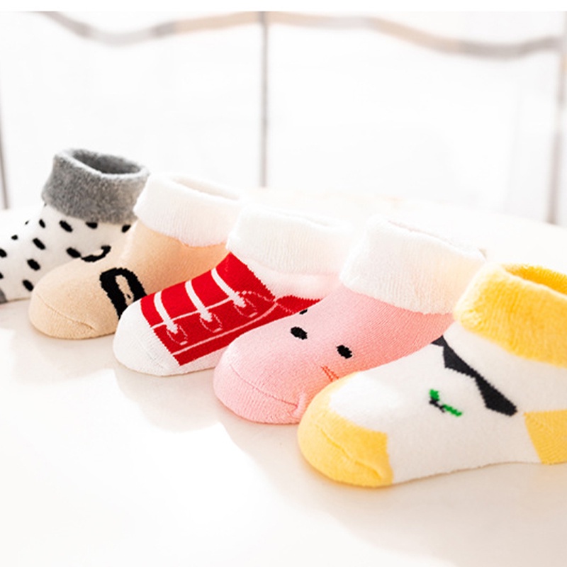 Set 5 Đôi Vớ Cotton Dày Ấm Áp Họa Tiết Động Vật Dễ Thương Cho Bé