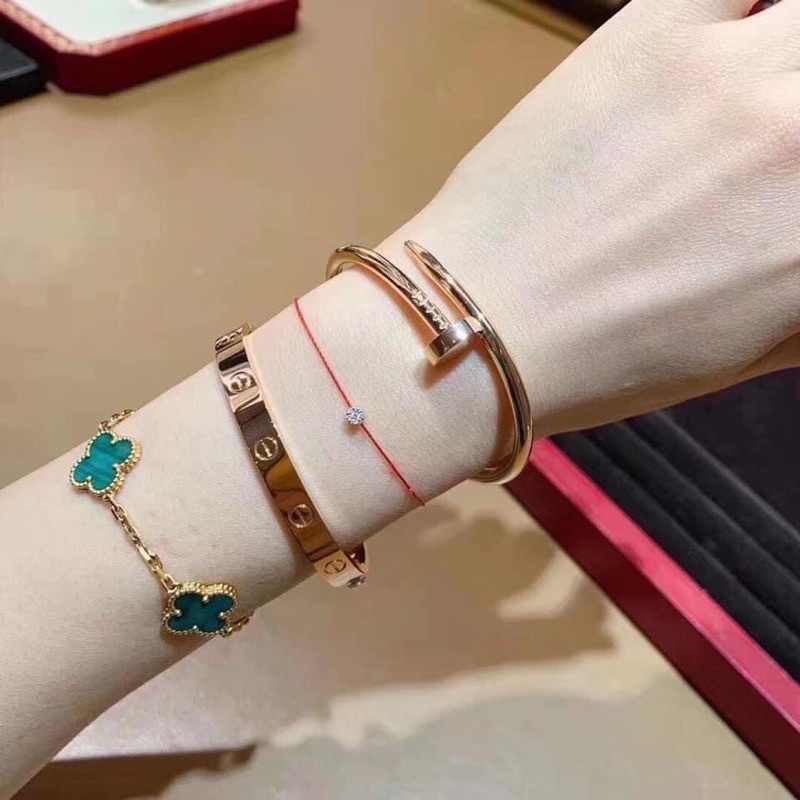 Vòng tay titan 4 lá.lắc tay titan cỏ 4 lá không han dỉ không bay màu