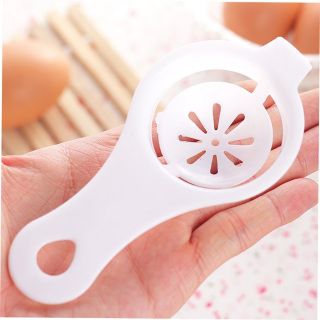 Dụng cụ tách lòng đỏ trứng gà cho bé