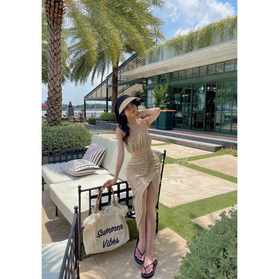 Set áo hai dây croptop nhúm hở lưng kèm chân váy rút bên xẻ tà chất thun gân