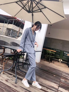 Bộ vest kẻ nữ công sở phong cách Hàn quốc