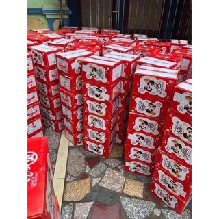 bánh mô chi 2 cô gái