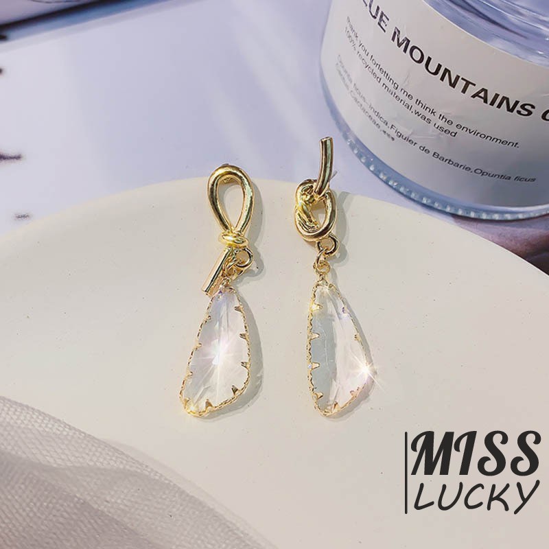 Khuyên tai nữ kiểu dáng không đối xứng thời trang phong cách Hàn Quốc