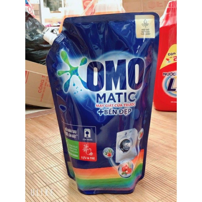 Nước giặt Omo Matic lựu và tre cho máy giặt cửa trước 2 lít
