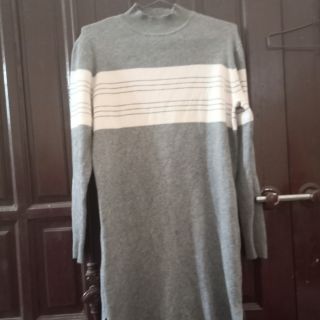 Len váy xám cua c lê tuyền đặt