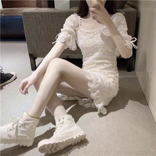 Đầm Đuôi Cá Trắng Ren Hoa Cúc