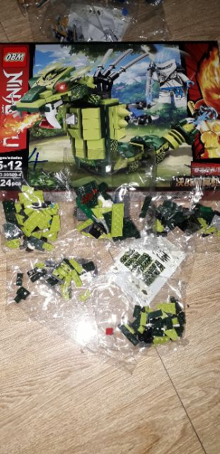 Lắp ráp 1 hộp LegoNinjutsu 99509 có nhiều chi tiết