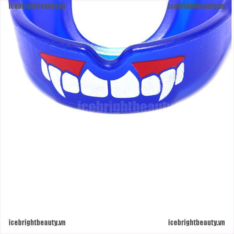 Miếng cao su bảo vệ răng cho các đấu sĩ Muay Thái
