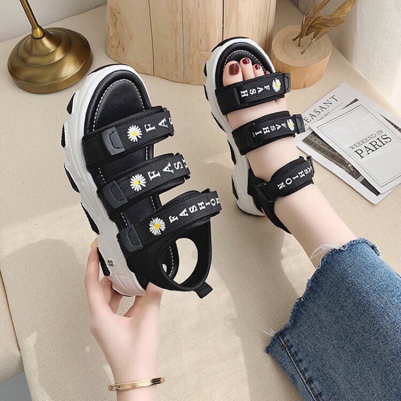 (3 MÀU ) Sandal nữ Ulzang thời trang 3 quai ngang hoa cúc gắn mác siêu đẹp nữ tính