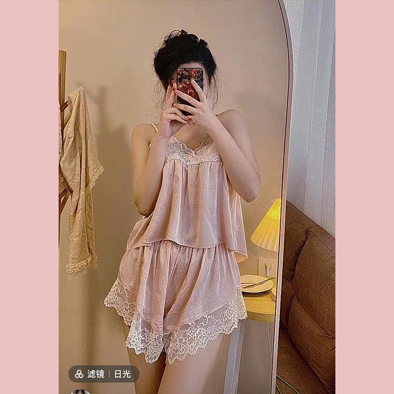 Bộ Đồ Ngủ Áo Hai Dây + Quần Short Vải Lụa Phối Ren Thời Trang Mùa Hè Quyến Rũ Cho Nữ