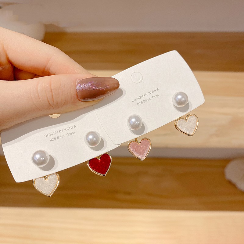 Bông tai trái tim nhẹ nhàng, đơn giàn phù hợp đi chơi, đi làm, đi tiệc cho các bạn gái