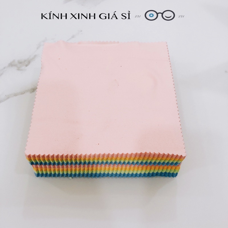 Khăn lau mắt kính, đĩa CD, màn hình điện thoại, laptop...mềm mịn, giúp mắt kính sạch bóng.