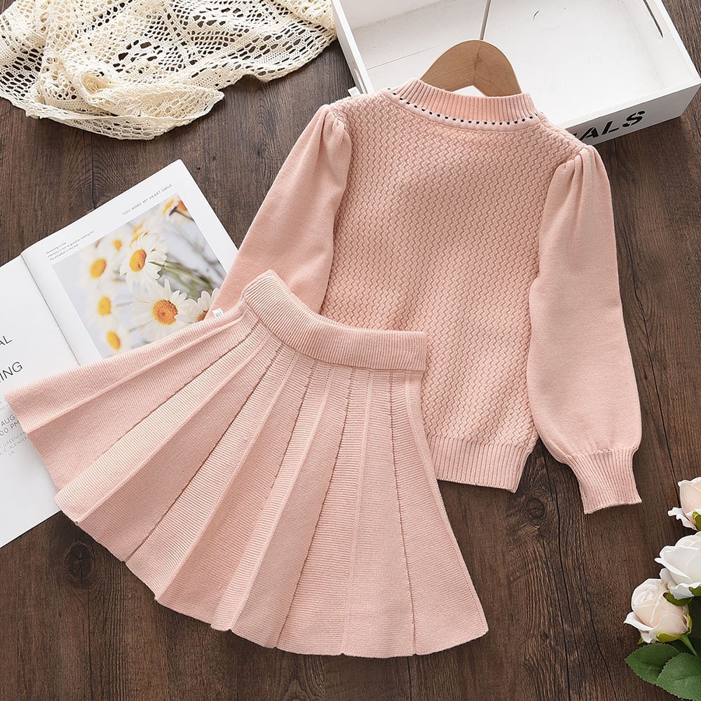 Trang phục Bear Leader gồm áo sweater tay dài màu trơn phối chân váy xếp nếp phong cách thu đông mới cho bé gái 2-6 tuổi