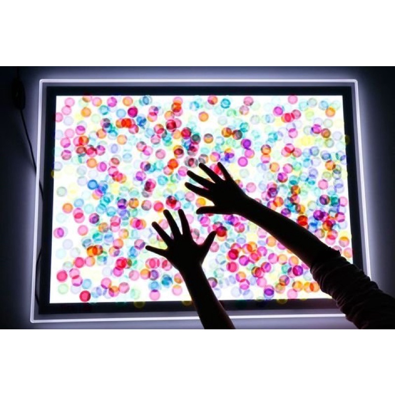 Thanh nam châm và khoanh tròn màu chơi bàn ánh sáng, thử lực hút nam châm