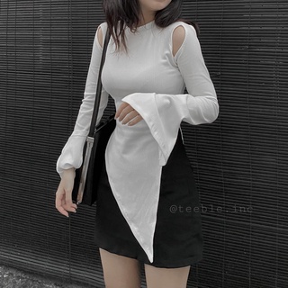 Áo croptop cut-out xẻ tà