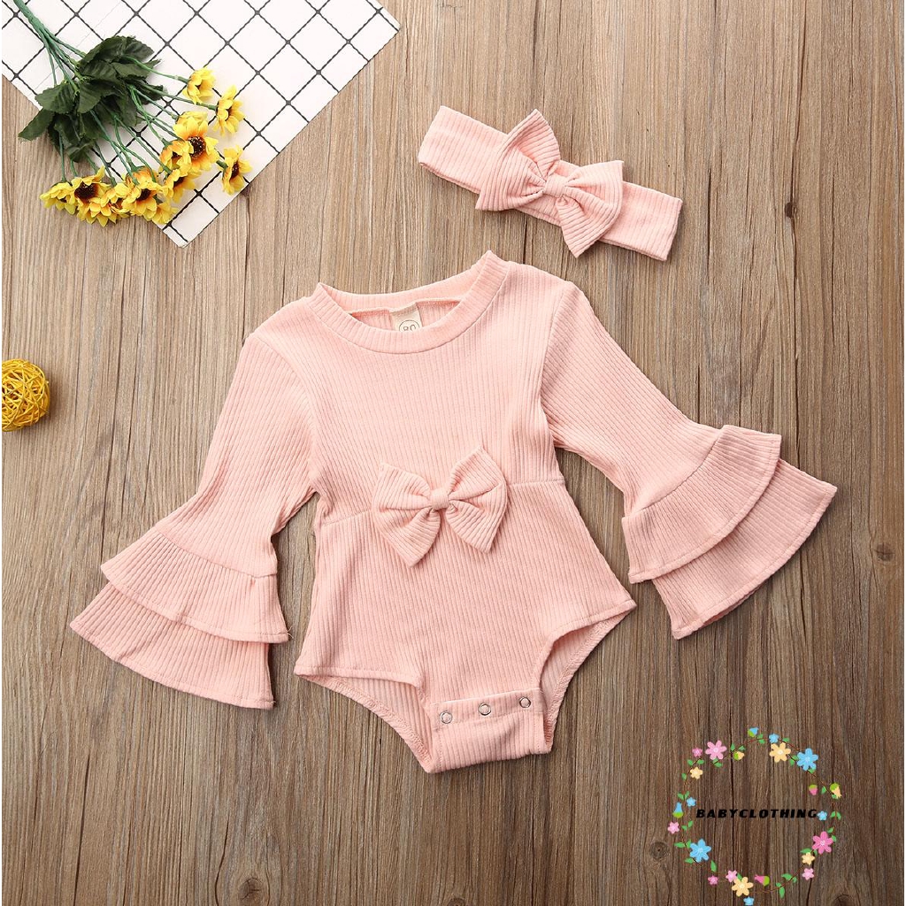 Set 2 món đồ gồm áo liền quần bằng len phối bèo tay ống loe kèm băng đô cho bé