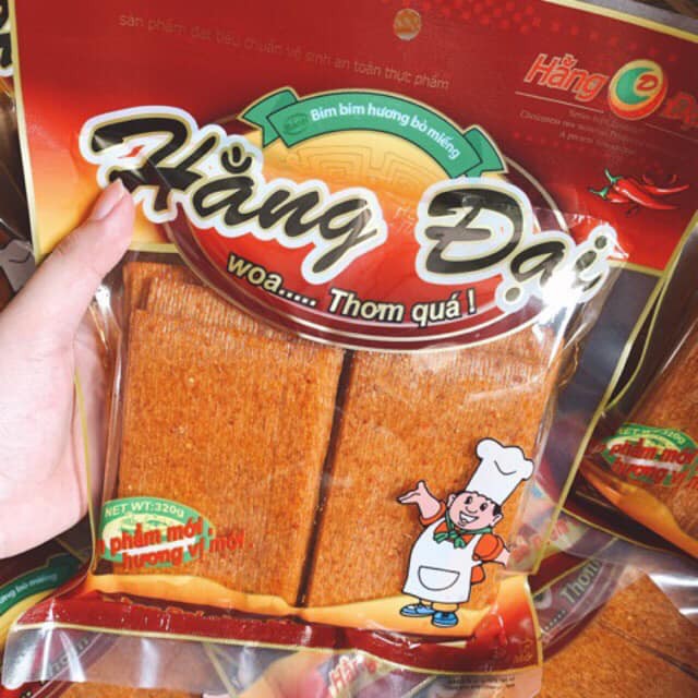 Bim bim cay hương bò miếng Hằng Đại, vị cay vừa phải, mùi bò hấp dẫn.
