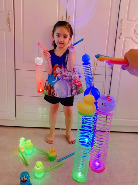 ĐÈN LỒNG LÒ XO PHÁT SÁNG CHO BÉ YÊU