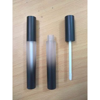 Vỏ son kem tròn đen nhám omber _ sỉ 5.700