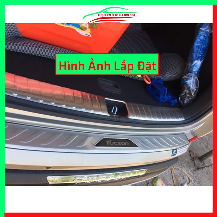 Ốp chống trầy cốp Hyundai Tucson 2016-2021 inox sáng bóng