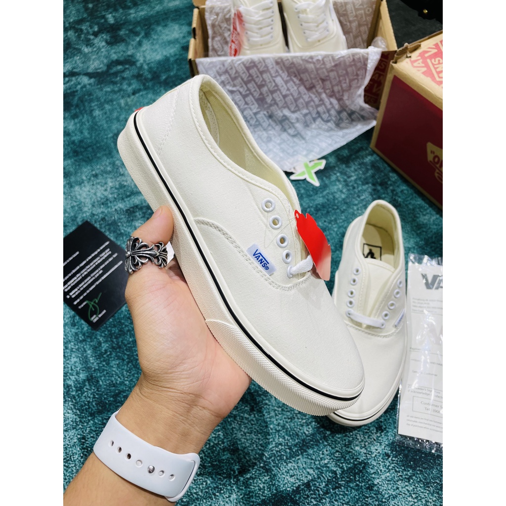 Giày Vans trắng kem