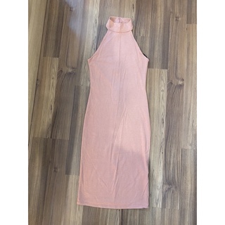 Đầm cổ yếm dáng midi