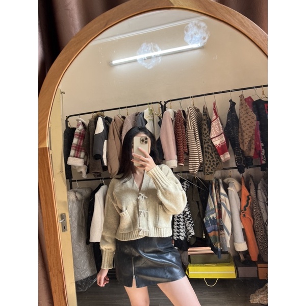 Áo len đính cúc nơ