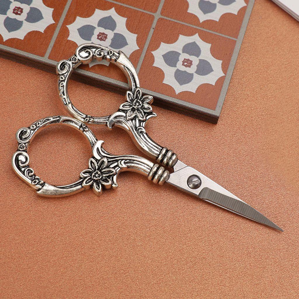 1 Kéo Cắt Kim Loại Họa Tiết Hoa Cúc