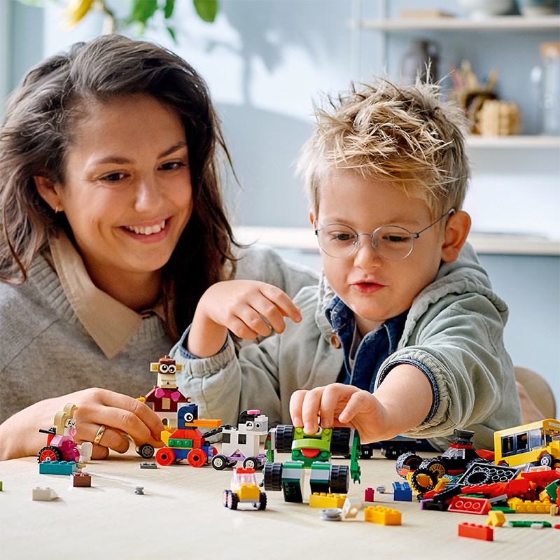 Đồ Chơi Lắp Ráp LEGO CLASSIC Bộ Gạch Sáng Tạo Và Bánh Xe 11014 Cho Bé Trên 4 Tuổi