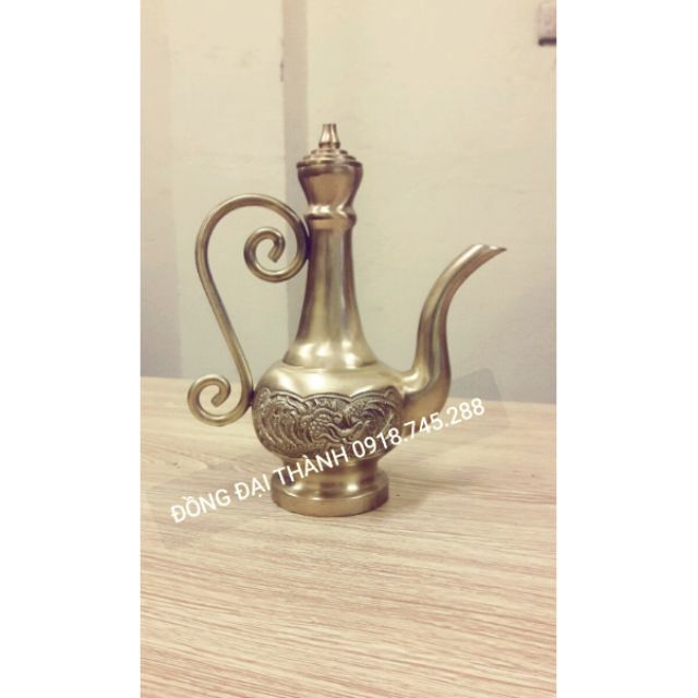 Bình rượu thờ bằng đồng