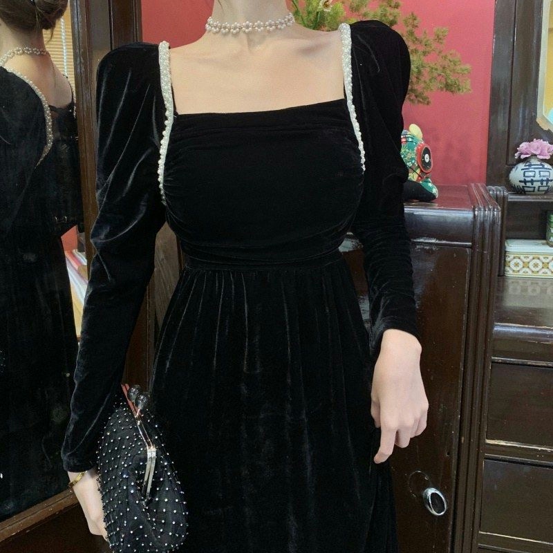 Đầm nhung dài tay cổ vuông hở lưng thời trang nữ tính