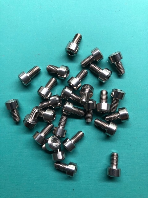 Ốc titan m5.9 lên màu tự chọn