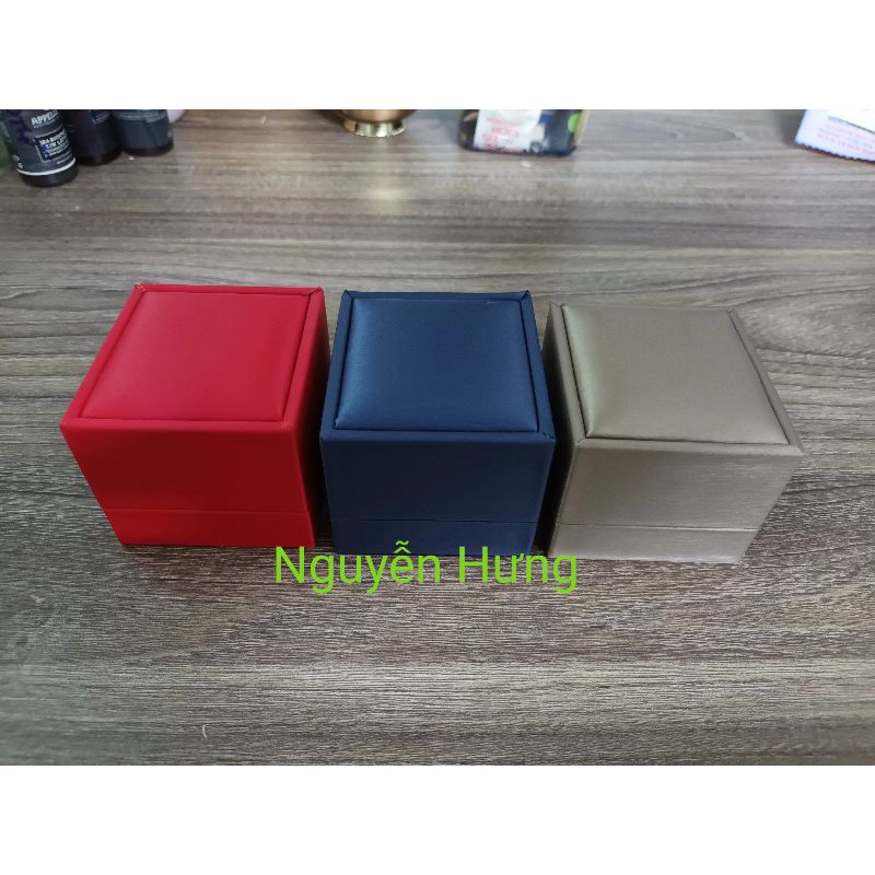 Hộp để nhẫn bằng da cao cấp