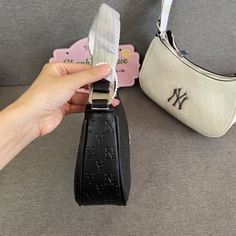 Túi đeo vai MLB họa tiết monogram logo nổi dáng bầu size 23