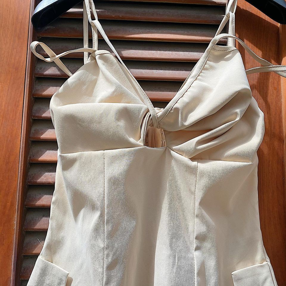 ĐẦM DÂY KAKI CUT OUT SANG CHẢNH - ONEONE DRESS | BigBuy360 - bigbuy360.vn