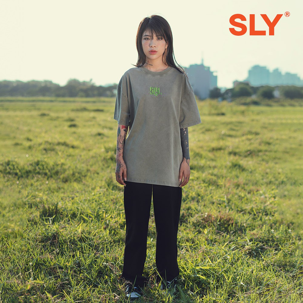 [Mã INCU50 giảm 50K đơn 250K] Áo thun Wash SLY Gothic màu Xám đậm | BigBuy360 - bigbuy360.vn