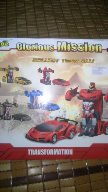 Xe điều khiển từ xa chạy 4 hướng biến thành Robot 82(PIN sạc và tặng kèm PIN)