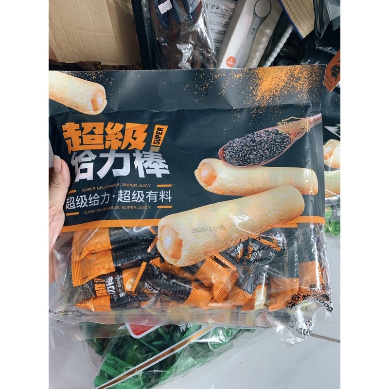 bánh gạo cuộn trứng muối ,rong biển , nếp cẩm