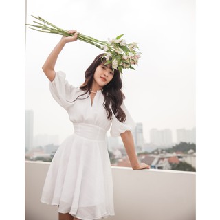 EDINI - D1368 Đầm trắng cổ V tay phồng