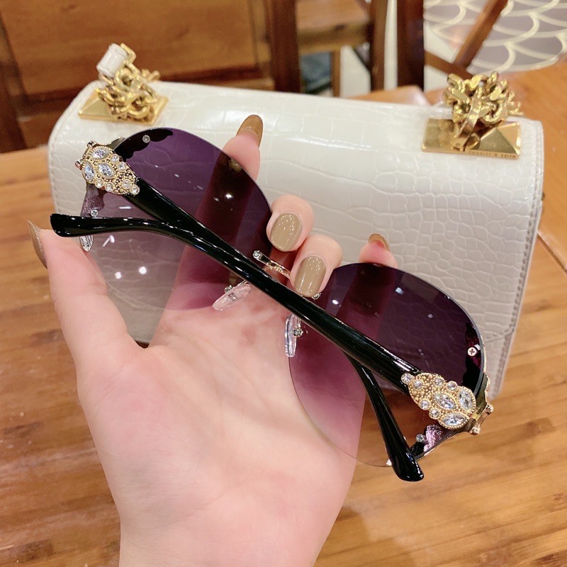 Kính râm nam nữ thời trang 171 oversized tròn đen đính đá cho người mặt to - Bự Store