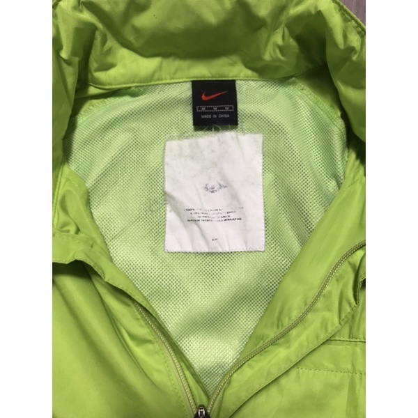 Áo khoác gió thể thao hiệu Nike màu xanh dạ quang size M